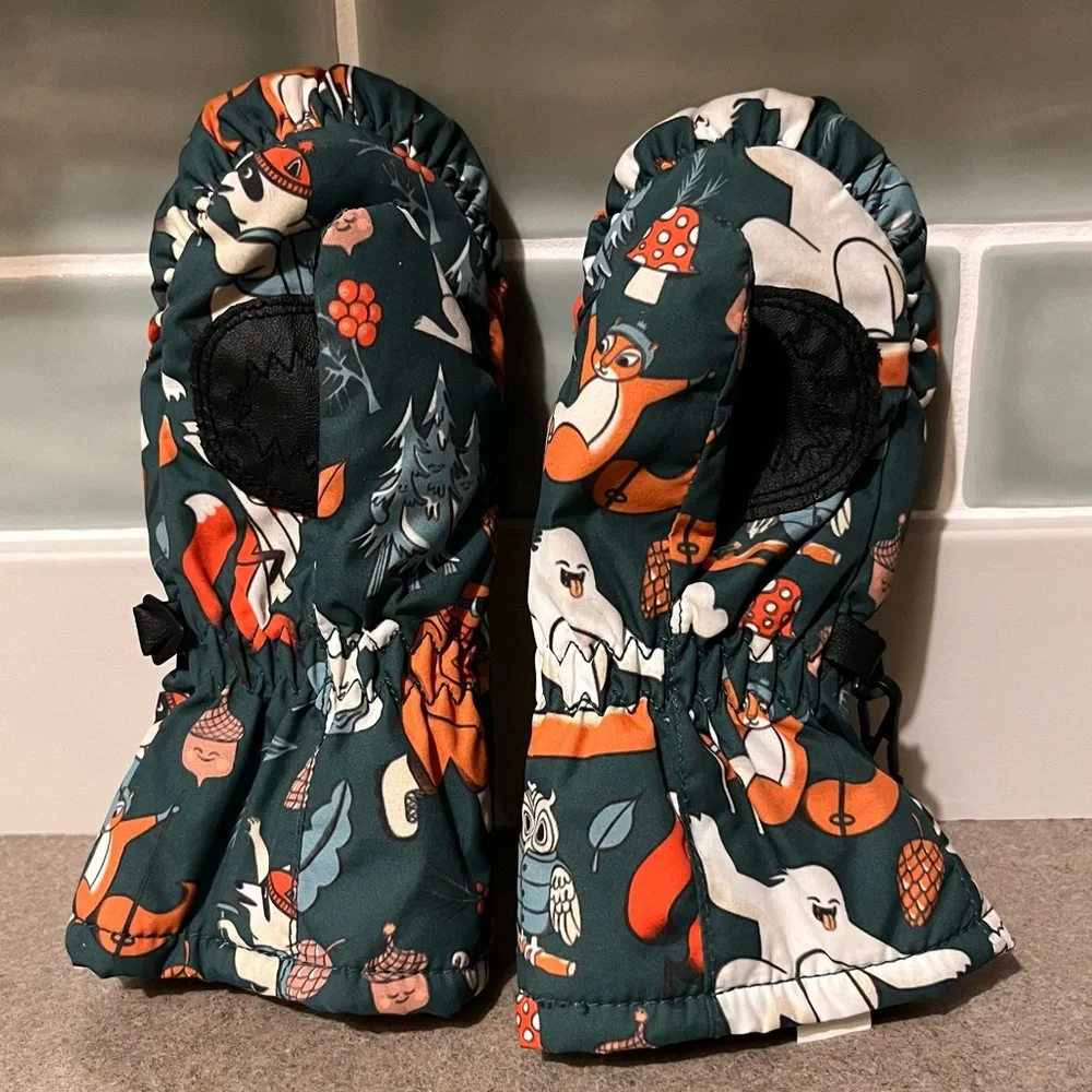 Dakine - Kids Winter Scrambler Mittens - “Snowday” Print.  Size 2-3y